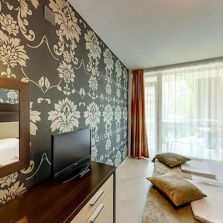 Aparthotel Briz 3*